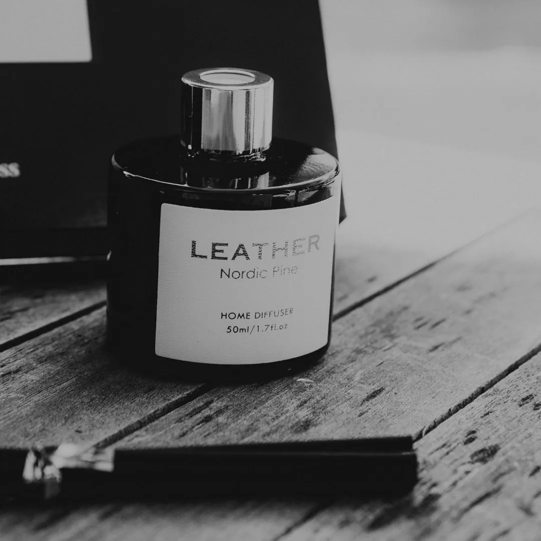 Coffret parfumé nordic pine avec bougie & diffuseur – Leather feel – Bild 8