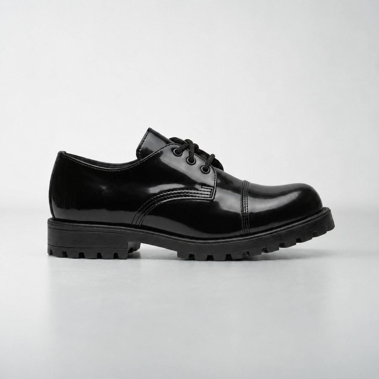 Chaussures Unisexes Widgets en Cuir Verni – Noir